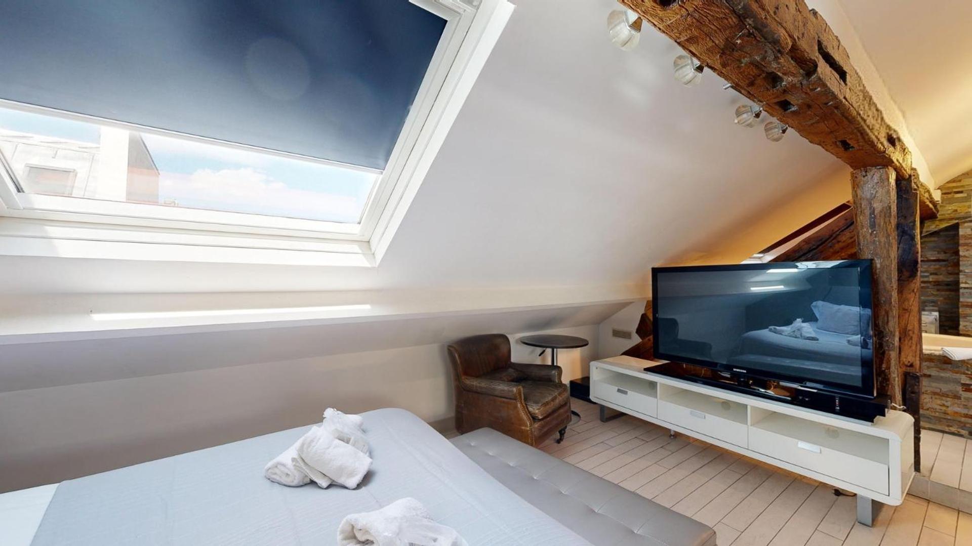 Bluestay 201 - Superb In *